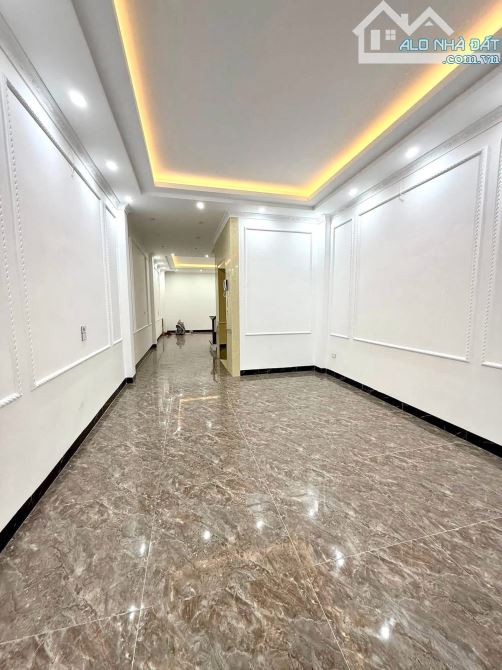 SIÊU PHẨM-NHÀ ĐẸP LUNG LINH 6 Tầng-Ô TÔ ĐỖ CỬA-LÔ GÓC PHỐ LĨNH NAM CHỈ 1x tỷ - 4
