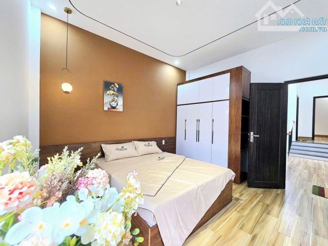 NHÀ 2 TẦNG 2 NGỦ 110M2 - MT ĐƯỜNG HOÀNG VĂN THÁI- CÓ SÂN ĐỂ XE Ô TÔ - GIÁ: 5.250 TỶ! - 4