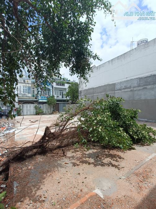 BÁN GẤP -  200M2 - NGANG KHỦNG 10M - THẠNH LỘC - QUẬN 12.  NHỈNH 10 TỶ.TL - 4