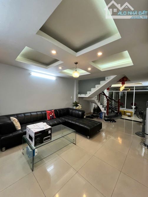 Bán nhà mặt tiền Hoa Hồng, P2, Phú Nhuận (4x16m) Hầm 4 tầng thang máy - Giá bán 25 tỷ - 4