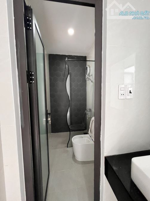 Bán nhà MT Nguyễn Đức An . Sát biển. 80m2 .3 tầng.Giá:15.5 tỷ - 4