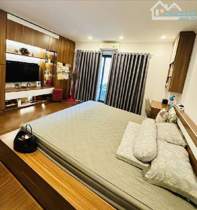 🔥NHỈNH 8 T.Ỷ CÓ NGAY NHÀ THẠCH BÀN – 6 TẦNG 43M² – FULL NỘI THẤT XỊN – 2 THOÁNG – HIẾ - 4