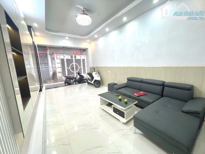 XUÂN THUỶ TT CẦU GIẤY, NHÀ ĐẸP DÂN XÂY LÔ GÓC KD, 4 TẦNG x 45M, 20M RA PHỐ, Ô TÔ ĐỖ CỬA - 4