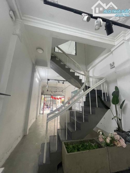 GIÁ HỜI NGAY ĐƯỜNG NGUYỄN THÁI BÌNH, QUẬN 1. ĐANG THUÊ 45TR/TH - GIÁ 6TỶ920/63M2(4,3x15M) - 4