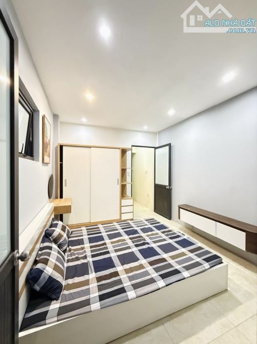 Nhỉnh 5 tỷ! Nhà đẹp ngõ Lệnh Cư, Khâm Thiên, Đống Đa 23m x 5 tầng mặt tiền 3.6m - 4