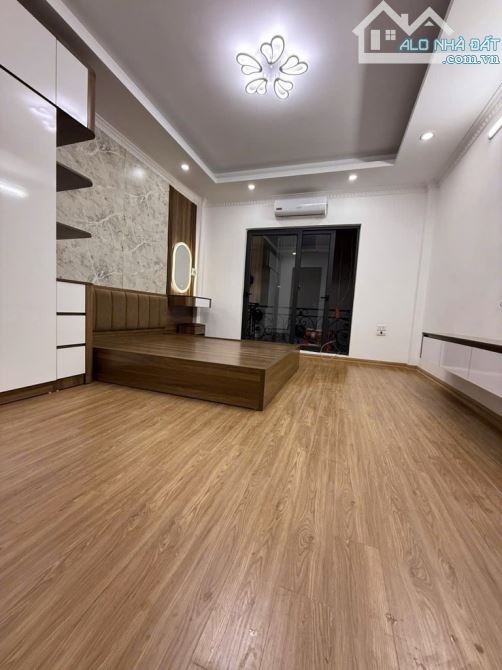Nhà đẹp - Phúc Lợi- 30m 5 tầng- thơm mùi sơn- 5,45 tỷ về ở luôn. - 4