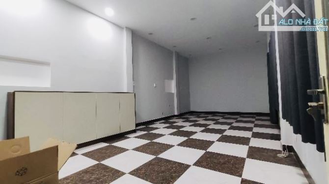 💥💥CĂN GÓC 2 MẶT XE TẢI THÔNG NGAY EMART PHAN HUY ÍCH - 4 TẦNG KIÊN CỐ - DT 4M x 20M - 4