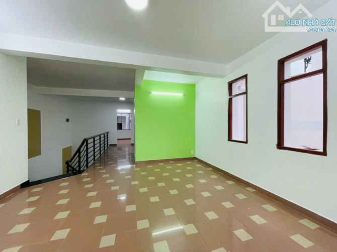BIỆT THỰ SÂN VƯỜN NGAY LÒNG BÌNH THẠNH NGANG 10 X20  DT