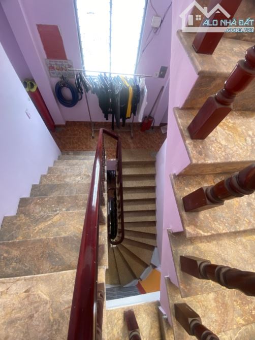 MẶT TIỀN ĐƯỜNG NGUYỄN VĂN LINH F TÂN THUẬN TÂY Q7 ĐƯỜNG 40M NHÀ 4 TẦNG 22.PHÒNG DT 5,2X33 - 4