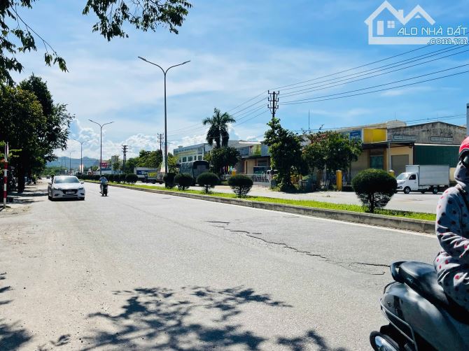 Bán Nhà 3 Tầng Mặt Tiền Nguyễn Văn Linh Đối Diện ShowRoom Thaco Huế Gía 5.x tỷ - 4