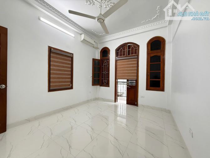 Lô Góc 3 Mặt Thoáng, Ô Tô Đỗ Cửa, Kinh Doanh Tốt, Ngõ Thông Trần Thái Tông,Vài Bước Ra Phố - 4