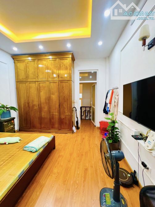 Bán nhà Hạ Yên Quyết - 77m2x5T - MT 4.8m - Gióa 15.6 tỷ - 4