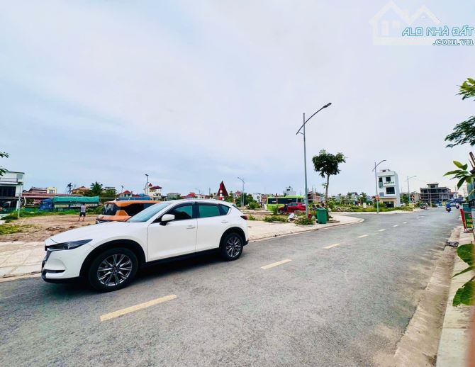 Nhà 3 tầng mặt đường thông gần cạnh TĐC Phương Khê - Đường 5m - 4