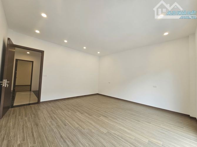Nhà mới 75m*4tầng*4ngủ*hơn 8tỷ. Giá rẻ nhất Long Biên, hàng xóm kđt vin nhiều tiện ích. - 4