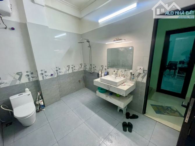 Bán nhà 3 tầng phố Đức Giang, Long Biên - Vị trí thoáng gần ô tô, chỉ 5.25 tỷ - 4