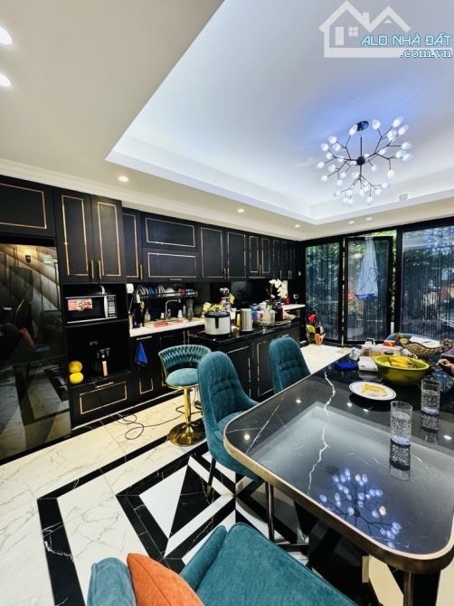 BÁN NHÀ PHÂN LÔ HOÀNG QUỐC VIỆT- Ô TÔ TRÁNH- 95M2, 4 TẦNG, MẶT TIỀN 6M- GIÁ 20 TỶ - 4