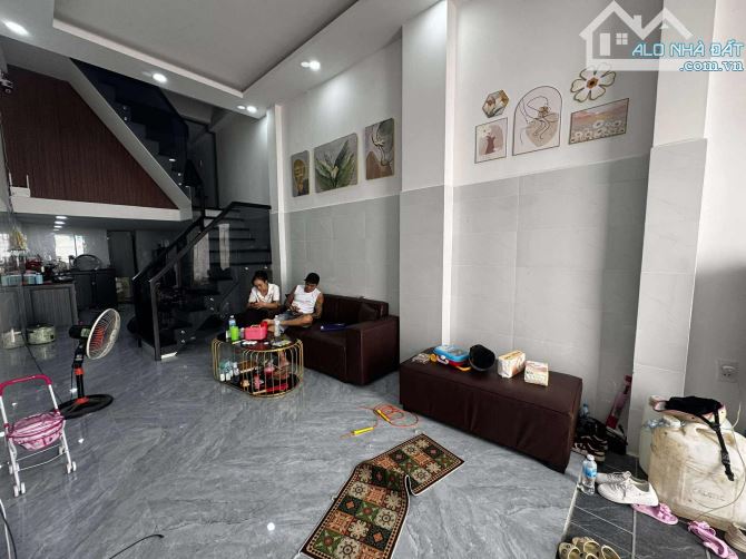 GẦN 50m2 HXH BÙI ĐÌNH TUÝ - NHÀ 3 TẦNG MỚI ĐẸP - 3 NGỦ - XE HƠI ĐẬU TRƯỚC CỬA NGÀY ĐÊM - 4