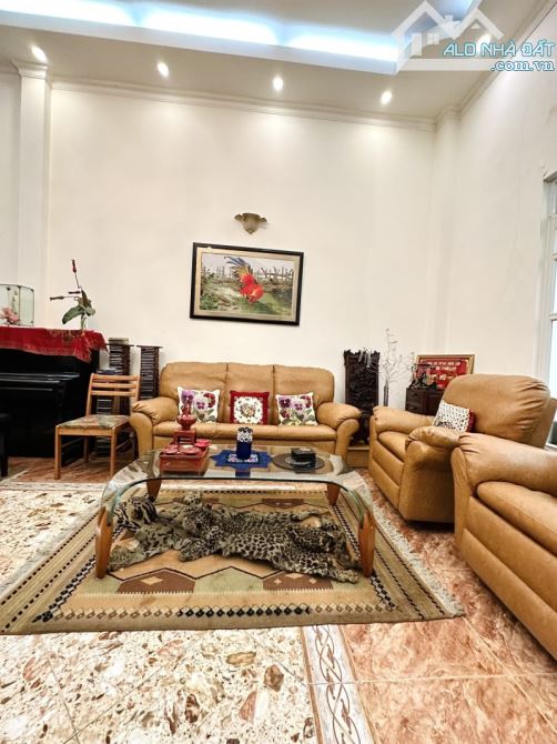 VILLA SÂN VƯỜN TRUNG TÂM QUẬN 1 - 333M2 - 4 TẦNG - 62 TỶ - 4