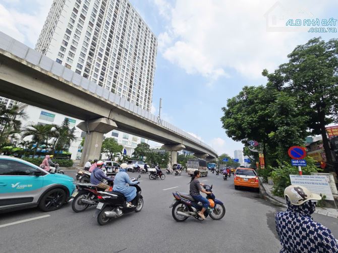 BÁN  TẬP THỂ TẦNG 3, CÔNG CỤ SỐ 1 – 129 NGUYỄN TRÃI, THANH XUÂN. 80M2 – 3PN – 3,85 TỶ - 4