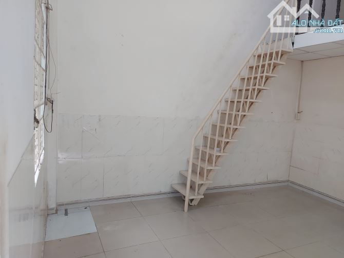 Bán nhà 40m² gần Tô ký Quận 12 5x8m có lửng giá 2.73 tỷ sổ riêng - 4