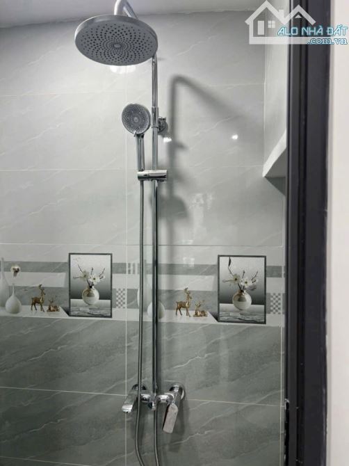 Nhà mới vào ở ngay , CMT8 quận 3 - 4