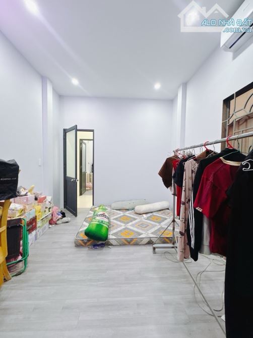 BÁN NHÀ 1 XẸT THẲNG QUẬN 4- 2TẦNG BTCT - 3.5x11 - HẺM 3M -KHÔNG QH HƠN 3TỶ TL - 4
