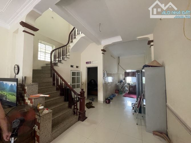 Bán đất tặng nhà 2 tầng- sát KĐT Hinode- 75m- 20m ra đường 2 ô toi tránh - 4