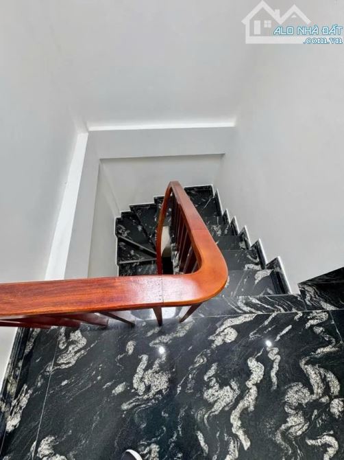 Bán nhà Ngõ 98 Đàm Quang Trung , 42m2,6 Tầng Thang máy. MT 5m, Mới , ở luôn Chỉ 11 Tỷ - 4