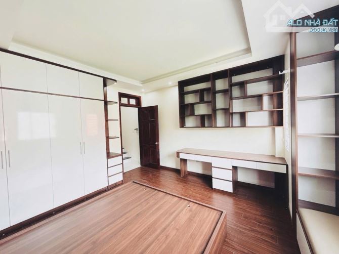 Bán nhà Đa Sỹ Hà Đông 31m x5t  mặt ngõ to , ộ tô tránh kinh doanh sầm uất - 4
