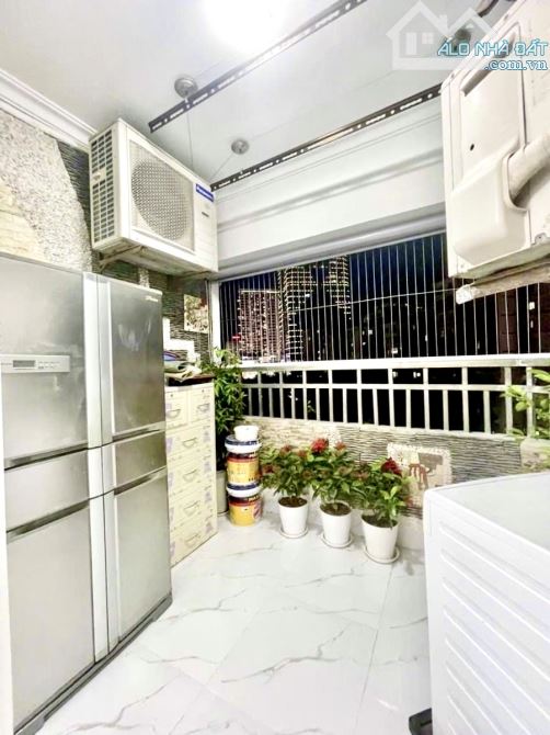 Bán CHCC Hoàng Đạo Thuý -Cầu Giấy.Diện tích 160m2,4 Phòng Ngủ,Tặng Nội Thất - 4