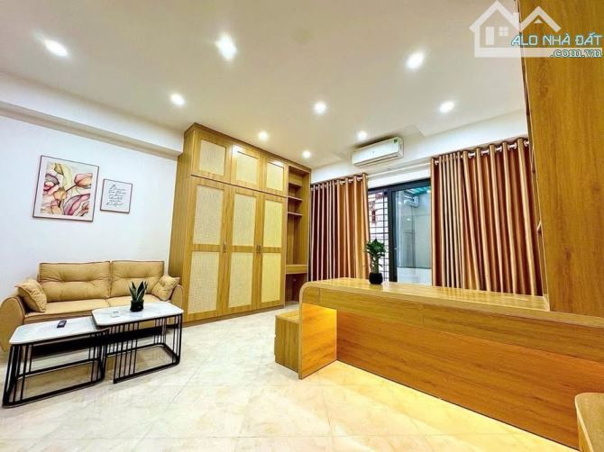 Bán toà CHDV Ngã Tư Sở. DT 143m2 x 7 tầng. 28 phòng. Giá 42 tỷ - 4
