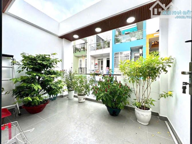 Vip Cách Mạng Tháng 8, Quận 10, gần Hà Đô,4 Tầng, 65m2, Vị trí Kd, hẻm XH 1 truc, 22.x Tỷ - 4