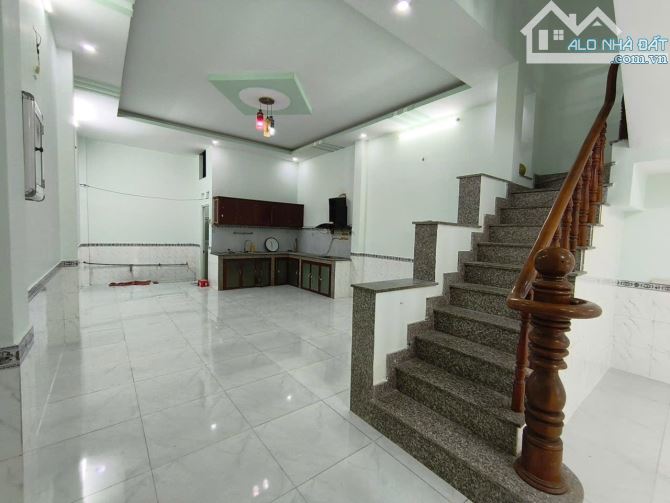 Bán nhà 2 tầng hẻm xe hơi ngang 5m BTCT Trần Thị Bốc Thị Trấn Hóc môn chỉ nhỉnh 3 tỷ - 4