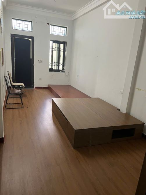 Cho thuê nhà ngõ Ngọc Lâm, Phường Gia Thụy, Long Biên. DT 40m x 3 tầng, giá 5tr - 4