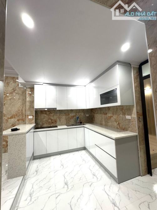 HIẾM! TẬP THỂ TẦNG 1 PHỐ VIP NHÂN HÒA-65M-2PN-2WC-TT THANH XUÂN-LÔ GÓC-Ở NGAY-KD-5TỶ - 5