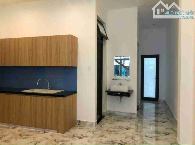 CỰC HÓT NHÀ 3 TẦNG MẶT TIỀN NGUYỄN CAO_VỊ TRÍ VÍP_DT 75M2_NGANG 5M_NHỈNH 6 TỶ - 5
