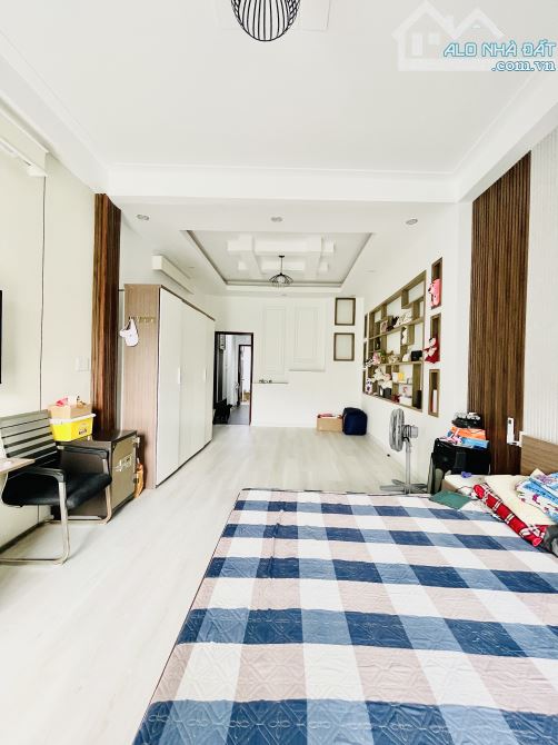 Mặt tiền khu Bình Phú - View công viên - 4x17m - 4 tầng - 4PN - Nhà mới, đẹp, nội thất xịn - 5