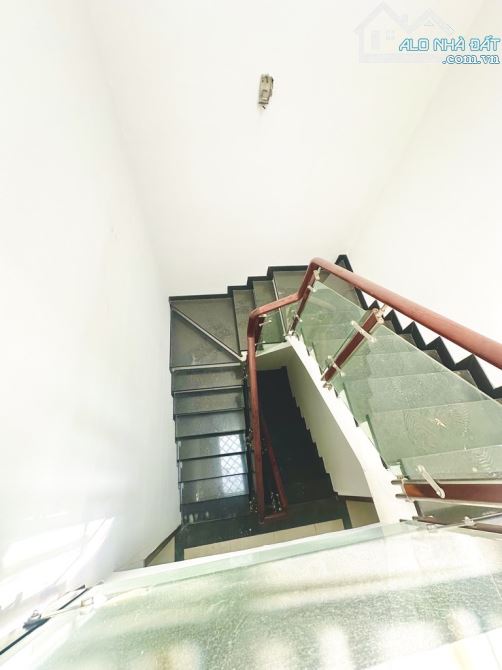 Nhà 3 Tầng Thủ Đức, 51m2.Ngõ rộng xe Hơi Thông. shr. hoàn công đủ, Hơn 4 tỷ - 5