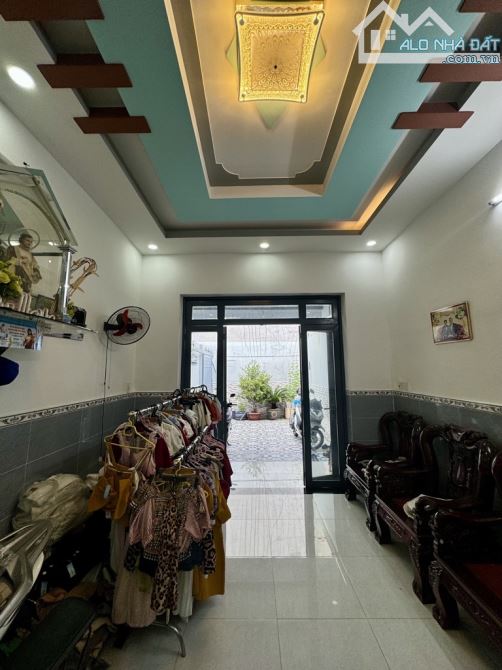 Bán gấp nhà 2 tầng diện tích 85m2, đường Đông Hưng Thuận 2, Quận 12, giá 4,9 tỷ - 5
