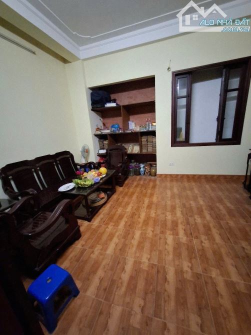 MẶT NGÕ- LÔ GÓC- DÂN XÂY- Ô TÔ VÀO NHÀ- GẦN NGAY PHỐ- ĐỖ NGÀY ĐÊM-HOÀNG HOA THÁM