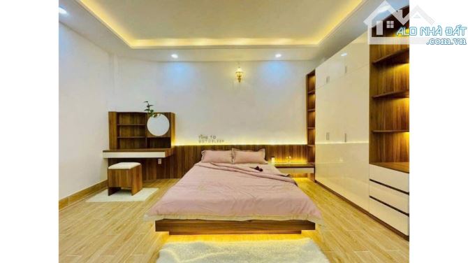 Hạ 300tr bán gấp nhà 3 tầng Tân cổ điển, 5x15,sát CV Làng Hoa, Gò Vấp :nhỉnh 80tr/m - 5