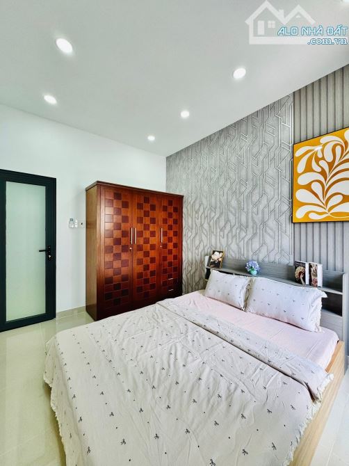 Bán nhanh căn nhà siêu vip tại Nguyên Hồng, Gò Vấp/ 50m2 Giá chỉ 5 tỷ 9/ SHR chính chủ - 5