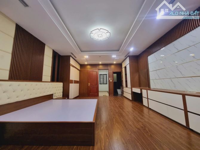 HOÀNG CẦU -ĐỐNG ĐA-PHÂN LÔ-VỊ TRÍ KIM CƯƠNG-Ô TÔ CHẠY VÒNG-7 TẦNG THANG MÁY-NHÀ MỚI-31 TỶ - 9