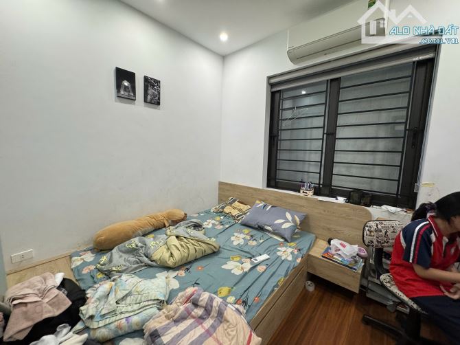CẦU GIẤY - TRUNG TÂM - CÁCH 1 NHÀ RA Ô TÔ - 2 THOÁNG - NGÕ THÔNG - NHÀ ĐẸP 5 TẦNG- 13 TỶ - 5