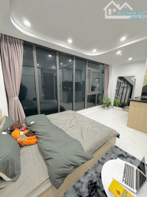 Toà CHDV Xuân Thuỷ, 105m2*8T, MT 10M, 36 phòng KK, sát phố, đủ GPXD/PCCC, dòng tiền 8%/năm - 5