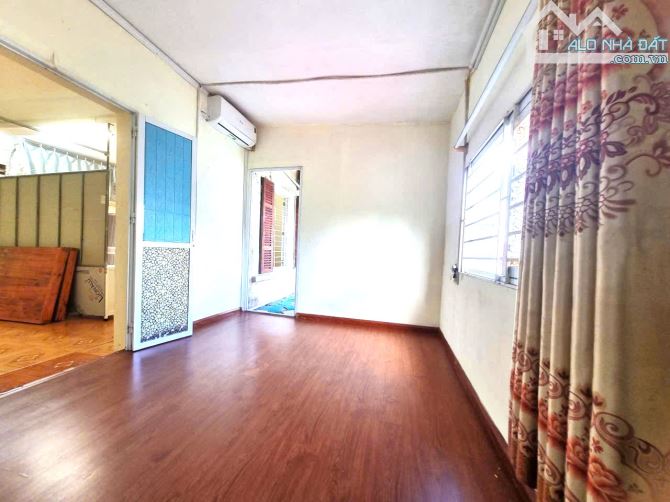 BÁN NHÀ TẬP THỂ NGUYÊN BẢN – SỔ ĐỎ 43M² – DÙNG GẦN 75M² – GIÁ 3.4 TỶ - 5