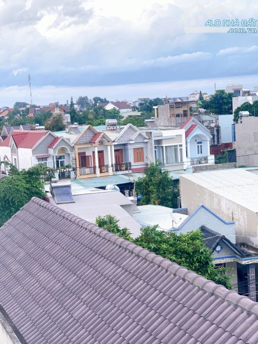 Bán nha 4 tầng Sát bigc go Dĩ An, 125m2, ngang khủng , chỉ 4 tỷ 9 - 5