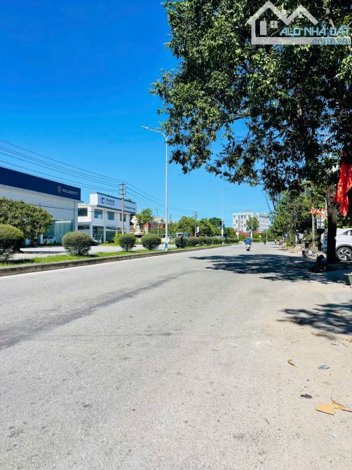 Bán Nhà 3 Tầng Mặt Tiền Nguyễn Văn Linh Đối Diện ShowRoom Thaco Huế Gía 5.x tỷ - 5