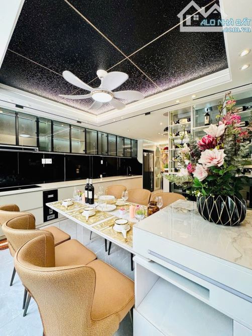 NHÀ NGỘP CÓ DÒNG TIỀN 27 TRIỆU NGAY NGUYỄN TRÃI, PHẠM NGŨ LÃO, QUẬN 1 - GIÁ: 6 TỶ 710/64M2 - 5