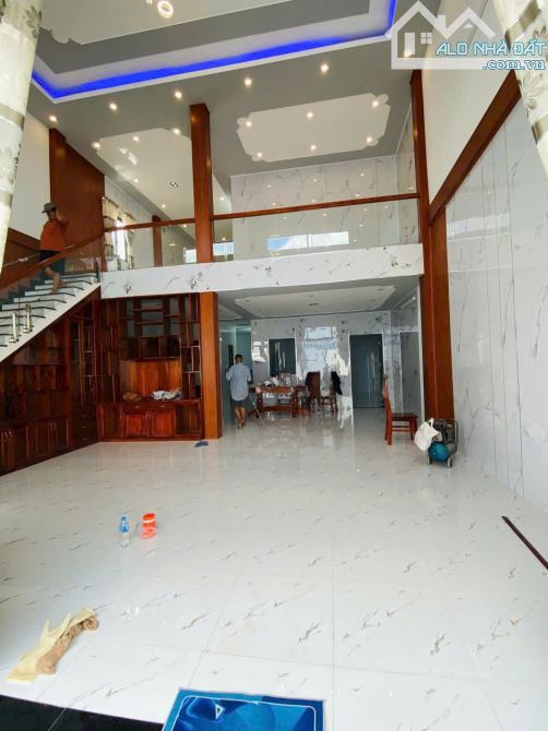 nhà bán 1 trệt 1 lửng rộng, hẻm 98 đường trần hưng đạo, giá bán 4,9 tỷ - 5